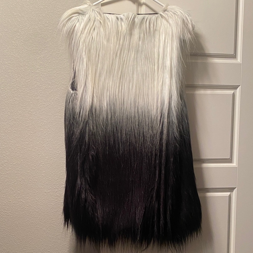 Kensie Black and White Ombre Faux Fur Vest - Picture 6 of 6